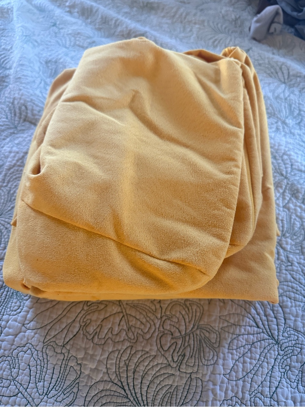 Nugget Comfort Retire Honeybee Cover